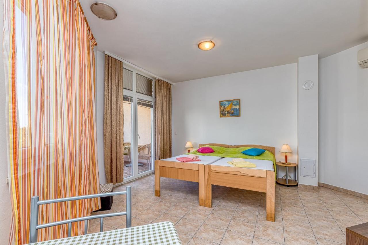 Sunrise Apartments Ρόβινι Εξωτερικό φωτογραφία